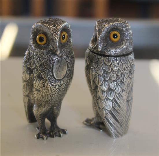 Pair of silver owl peppers